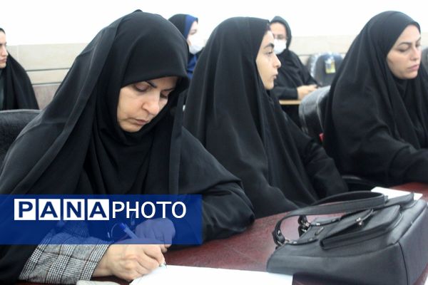 نشست معاونان و مربیان پرورشی مدارس در گلوگاه 