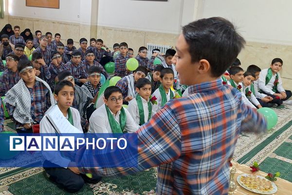 آرزوی فرج و سلامتی صاحب الزمان (عج) با دست‌های کوچک دانش‌آموزان شیرازی