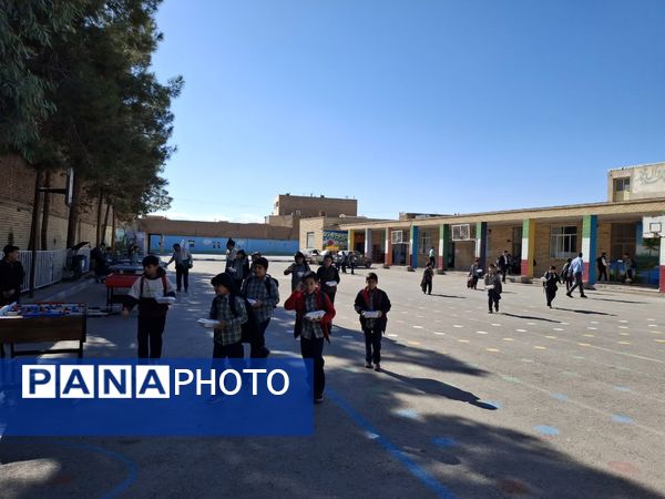 دانش‌آموزان دبستان شهید نعمت‌اللهی مهمان سفره رضوی شدند