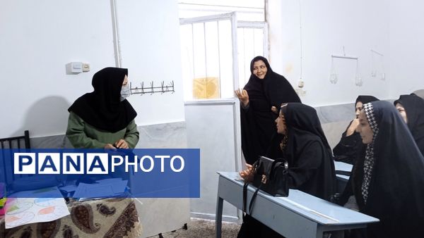 جلسه انجمن اولیا و ارائه کارنامه های هشدار به والدین در مدرسه شهید نجفی فدافن