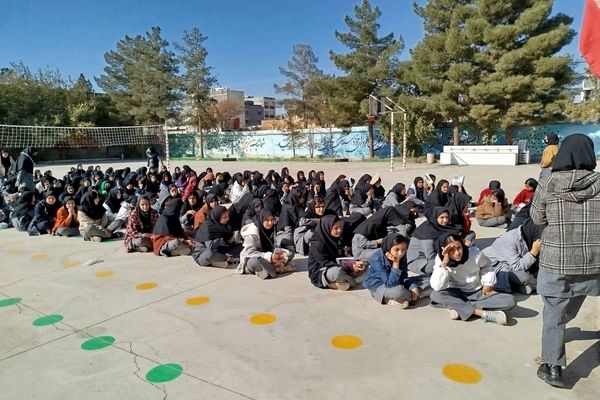 انتخابات شورای دانش آموزی در دبیرستان زنده جانی