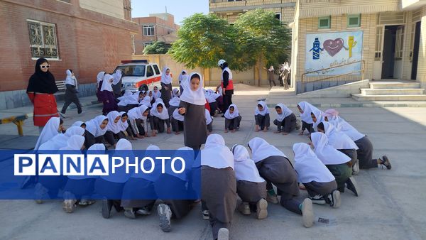 هفته پدافند غیرعامل با مانورهای مختلف این هفته در دبستان حضرت مریم(س) دوره دوم