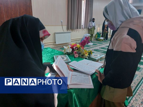 برگزاری مسابقات قرآن عترت و نماز در مدرسه شاهد حضرت معصومه (س)