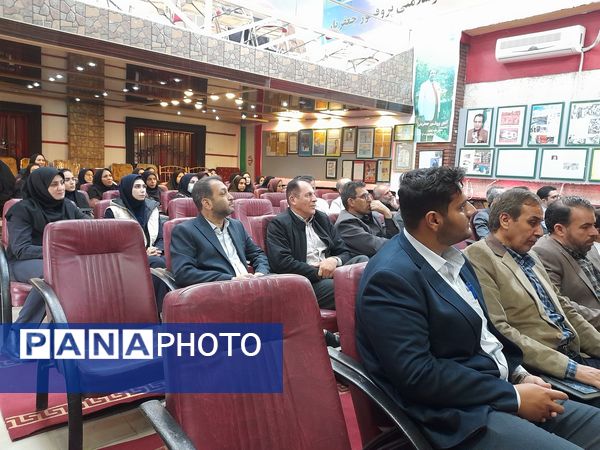 جلسه‌ کیفیت بخشی آموزشی مدیران مدارس مقطع متوسطه اول آموزش و پرورش شهرستان ملارد 
