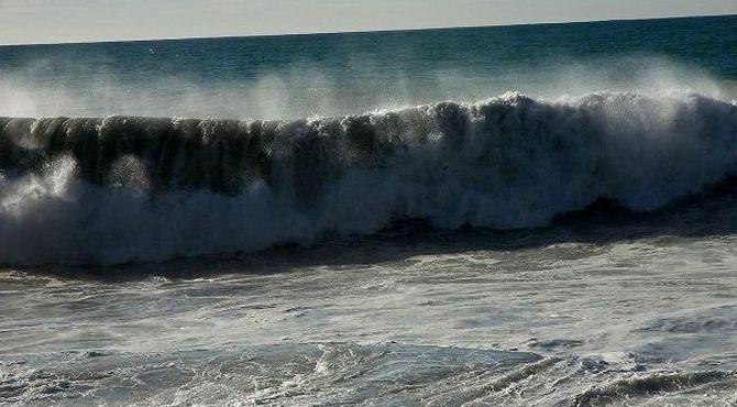 افزایش ارتفاع موج تا ۱.۵ متر در آب‌های جنوب کشور