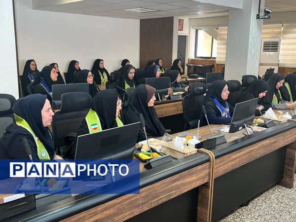 دیدار  صمیمانه مربیان و اعضای سازمان دانش‌‌آموزی فارس با مدیرکل آموزش و پرورش فارس