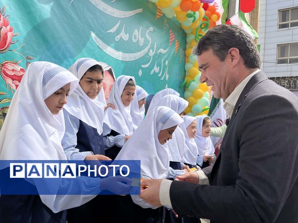 آیین نواختن زنگ مهر در آموزشگاه استثنایی ایثار ناحیه دو مشهد 