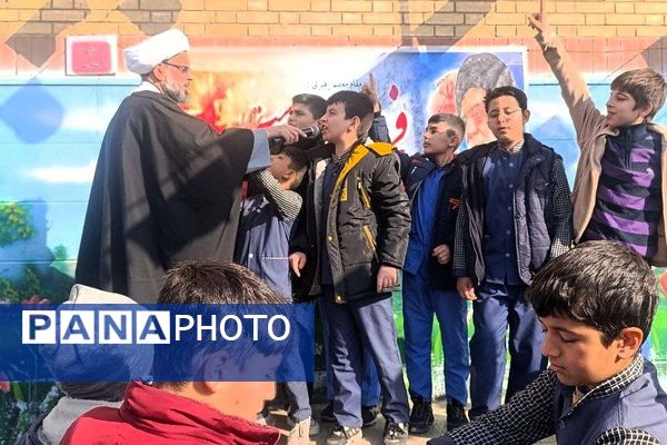 گرامیداشت ایام دهه فجر در دبستان شهید بهشتی یک قیامدشت 