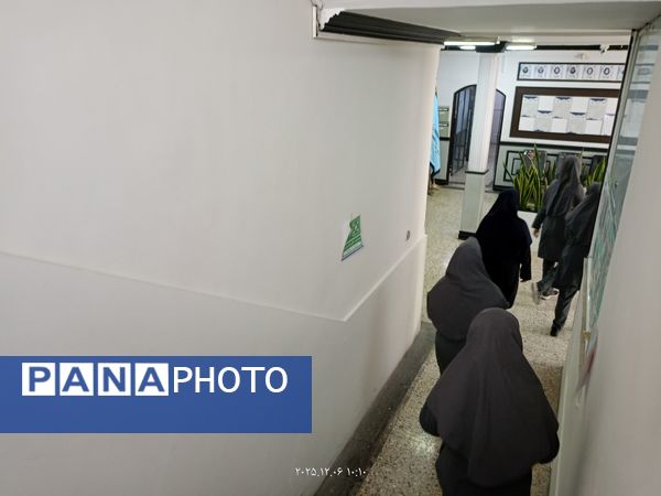 بیست وهفتمین مانور سراسری زلزله وایمنی در دبیرستان فرزانگان ۴ ناحیه یک