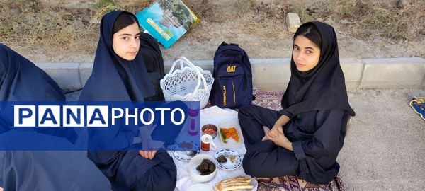 نهار سالم به مناسبت روز جهانی غذا و پوکی استخوان در مدرسه شهید خاقانی شیروان