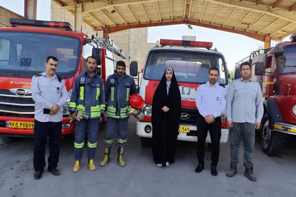 حضور جمعی از دانش‌آموزان شهرستان کارون در واحد عملیاتی آتش‌نشانی