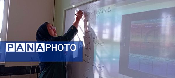 دومین جلسه هدایت تحصیلی پایه نهم در دبیرستان مادرمهربان خلیل آباد