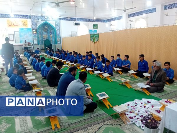 آیین تجلیل از قرآن آموزان با عنوان درخشش ستارگان قرآنی