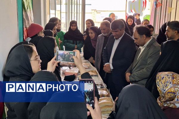 آیین افتتاح جشنواره ماها و ایران‌مون در دبیرستان خدیجه کبری پردیس 