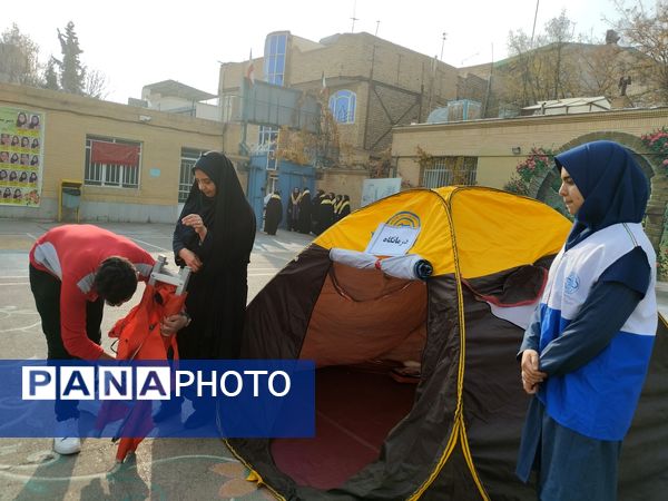 مانور سراسری زلزله در دبیرستان دخترانه شاهد شیرودی 