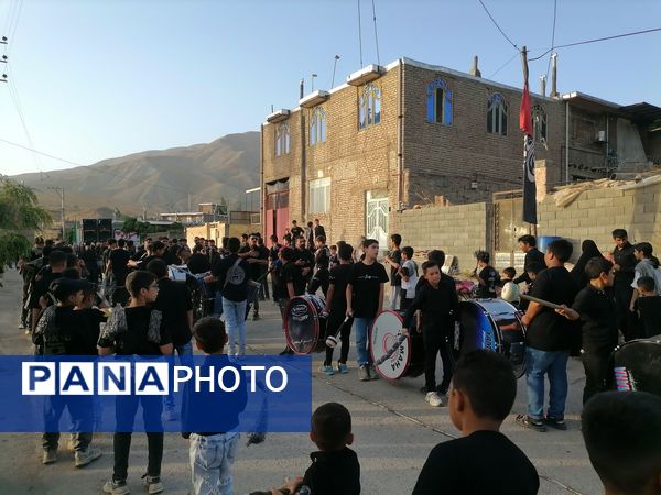 آیین زنجیر زنی و عزاداری روز تاسوعای حسینی