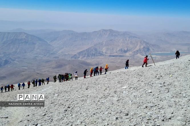 فراخوان پویش ملی جمع‌آوری زباله در دامنه‌های دماوند