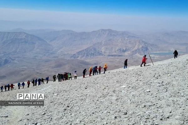 فراخوان پویش ملی جمع‌آوری زباله در دامنه‌های دماوند