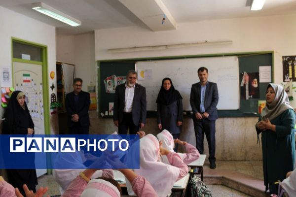 نواختن زنگ هفته سلامت‌روان در دبستان پروین اعتصامی فیروزکوه