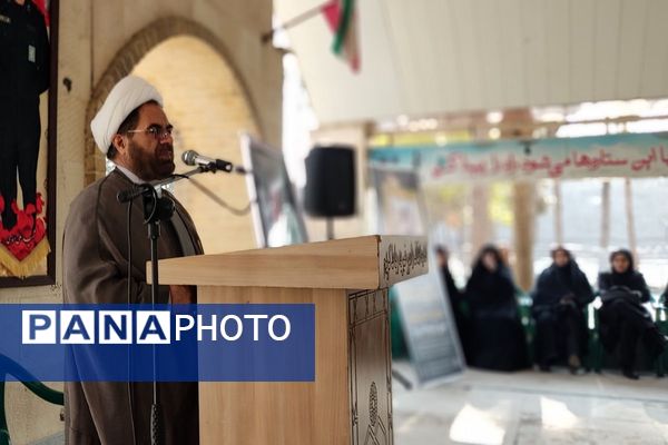 مراسم عزاداری حضرت ام‌البنین(س) همراه با تجلیل از خانواده‌های شهدا در رباط‌کریم