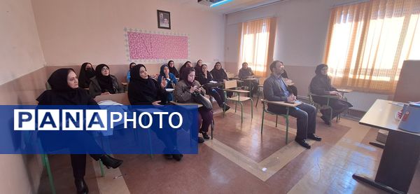 برگزاری دوره‌های توانمند‌سازی ویژه دبیران متوسطه اول 