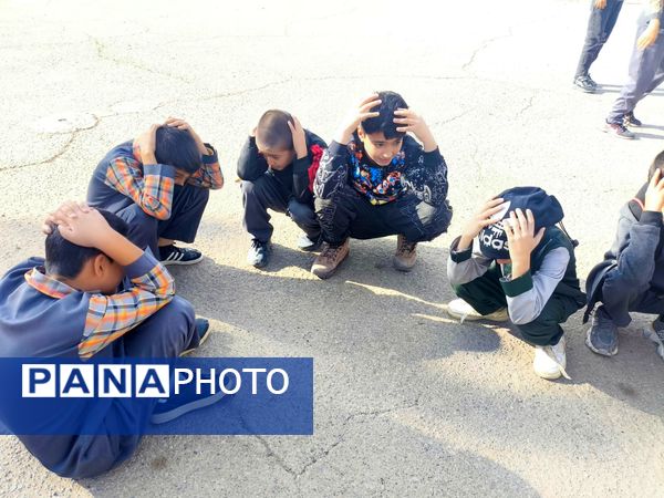 مانور زلزله در دبستان شهید پسندیده فدافن  