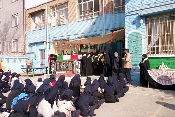 دبیرستان متوسطه اول دخترانه انقلاب میزبان شهید گمنام شد 