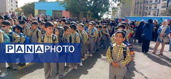 جشن‌شکوفه‌ها در‌ دبستان شهدای گمنام