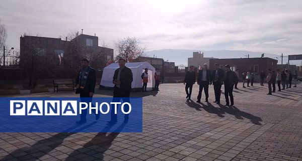 بیست و هفتمین مانور سراسری زلزله و ایمنی در هنرستان حاج حسن شهبازی اهر