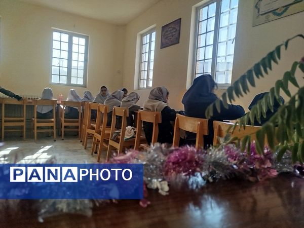 بازدید دانش‌آموزان دبستان شهید نجفی فدافن از کتابخانه فدک