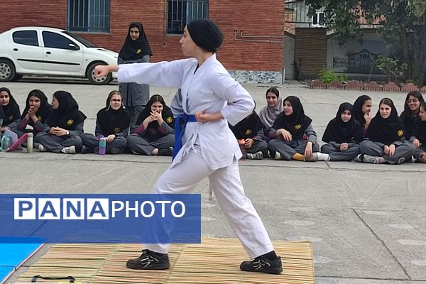 افتتاح سومین المپیاد ورزشی درون‌مدرسه‌ای در دبیرستان فرزانگان قائمشهر