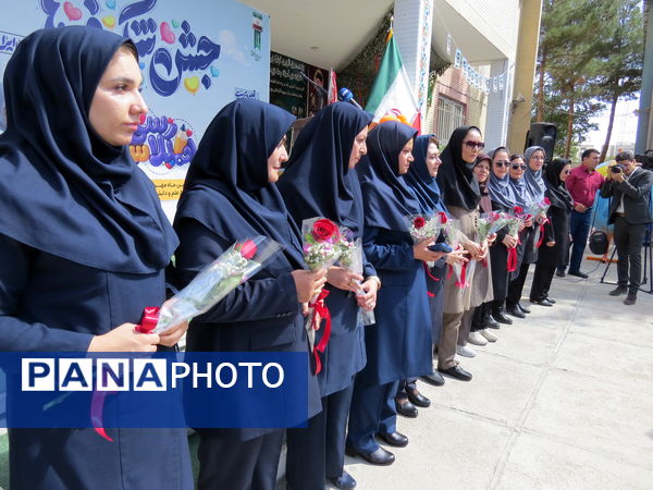 نواختن زنگ اول مهر در مدرسه شهدا فرهنگی 