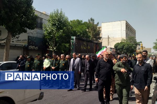 تشییع پیکر شهدای مدافع وطن در شهرک وحدت شهرستان فردیس
