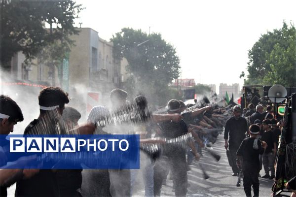 حضور پرشور کودکان قمی در دسته‌های عزاداری روز تاسوعا 