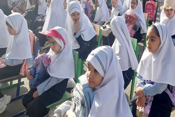 درجشن شکوفه‌ها لبخند مهر بر لبان کلاس اولی‌ها