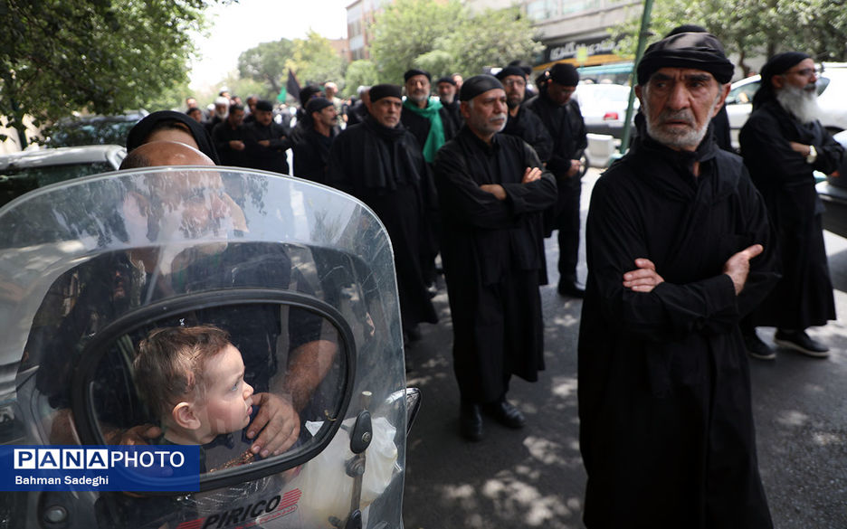  عزاداری روز تاسوعای حسینی در هیات سقاهای همدانی مقیم مرکز