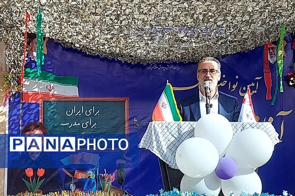 نواختن زنگ بازگشایی مدارس در دبستان علی بن ابیطالب(ع) باقرشهر