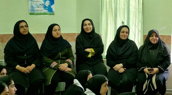 بزرگداشت مقام معلم در دبیرستان مائده گلوگاه 