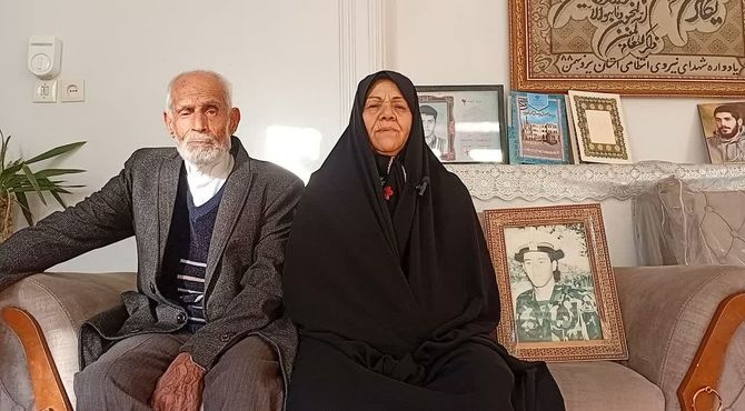 دیدار کادر دبستان سیدحسن میرمحمدی میبد با خانواده شهید علیرضا زارع‌پور