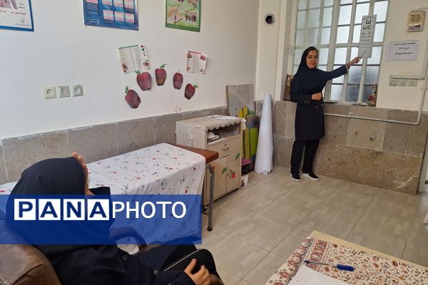 بینایی سنجی و توزیع قرص آهن در آموزشگاه پویش ناحیه ۳شیراز 