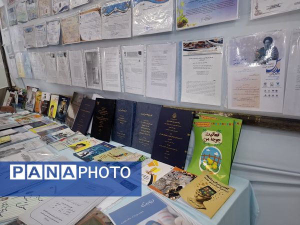 بازدید دانش آموزان مدرسه شهید عامری از نمایشگاه پژوهش و فناوری در خلیل آباد