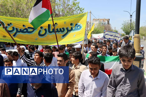 راهپیمایی دانش‌آموزان جعفرآباد قم در اعلام حمایت از عملیات وعده صادق