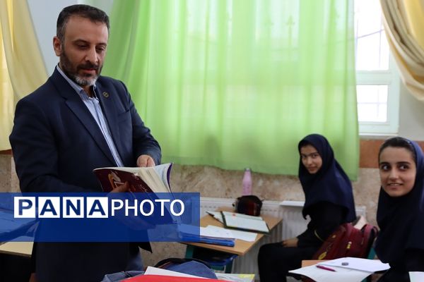 بازدید مدیر آموزش و پرورش شهرستان اسلامشهر از اردوی مطالعاتی دبیرستان دوره دوم فرزانگان اسلامشهر