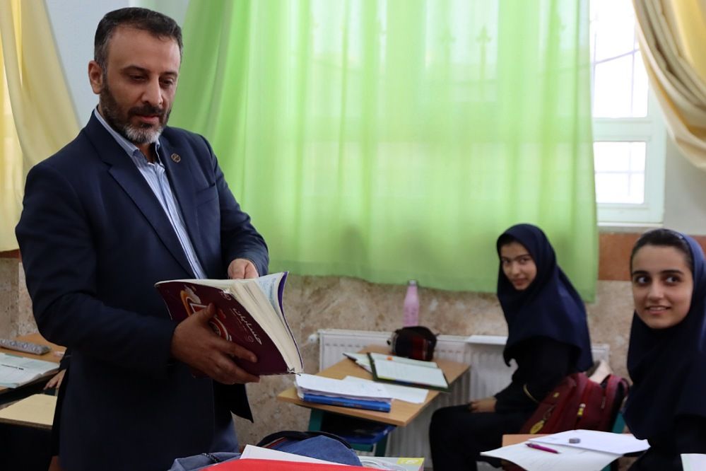 بازدید مدیر آموزش و پرورش شهرستان اسلامشهر از اردوی مطالعاتی دبیرستان دوره دوم فرزانگان اسلامشهر