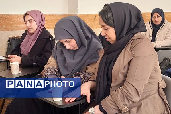  کارگاه تبیین و واکاوی ضروریات سفر یادگیری در دبیرستان‌ نمونه‌دولتی ولایت بهارستان‌دو