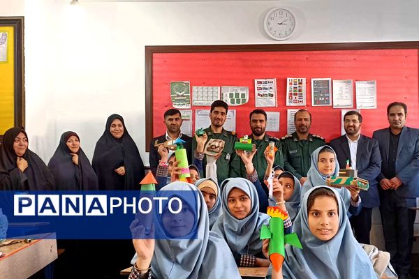 برپایی موکب مقاومت به‌مناسبت هفته بسیج در دبستان جنت ملارد 
