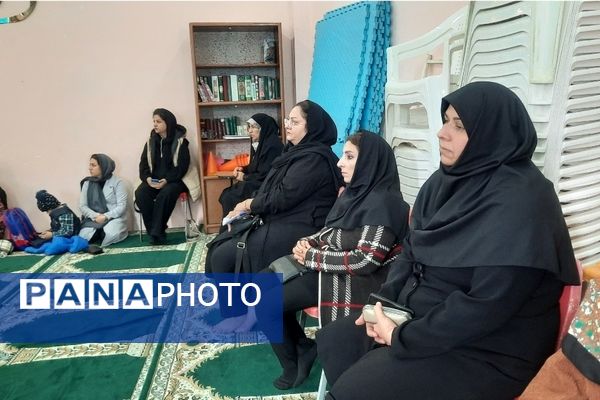 نشست صمیمی انجمن و اولیا پایه هفتم در دبیرستان فرهنگیان ناحیه۷ مشهد