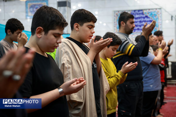 اعتکاف دانش‌آموزی در مسجد امام عصر (عج)