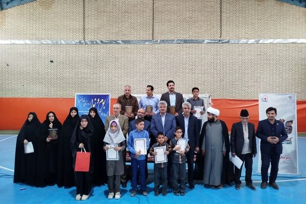 بوم و نوا صحنه تقدیر از کتاب‌دوستان فدافن