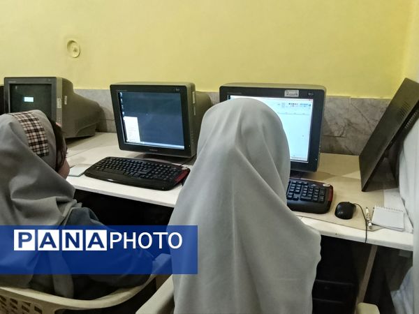 کلاس یادگیری کار با رایانه در کانون لقمان